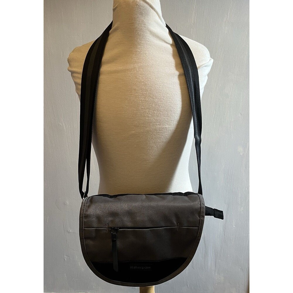 Sherpani Messenger Bag Crossbody NOT SMALLER MILLE version Black Unisex